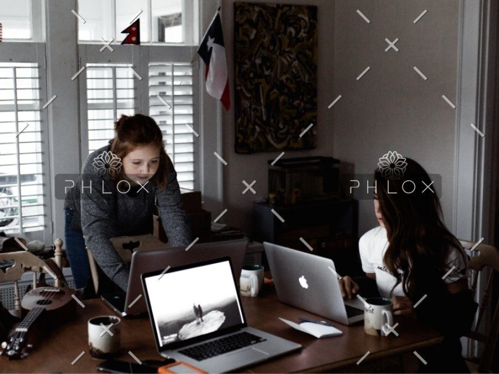 demo-attachment-597-Group-217